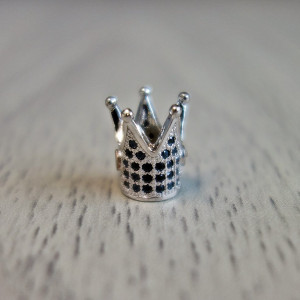 Metal crown with black zircons - silver
